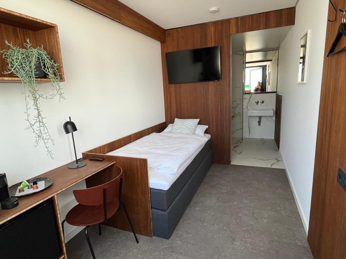 Tin Inn - Hueckelhoven - Das Hotel Aus Hochwertig Ausgebauten Ueberseecontainern Εξωτερικό φωτογραφία