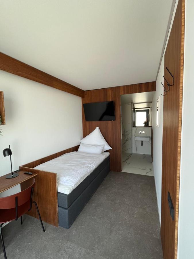 Tin Inn - Hueckelhoven - Das Hotel Aus Hochwertig Ausgebauten Ueberseecontainern Εξωτερικό φωτογραφία