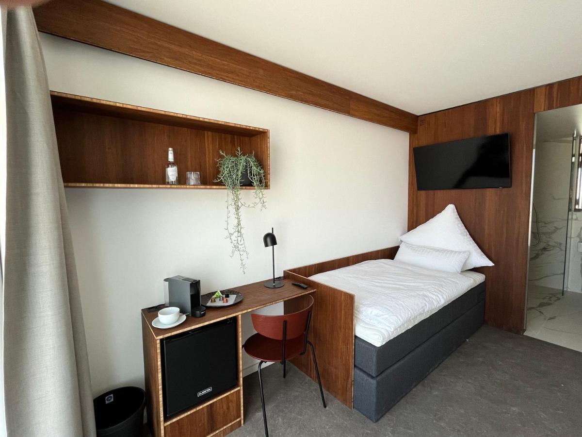 Tin Inn - Hueckelhoven - Das Hotel Aus Hochwertig Ausgebauten Ueberseecontainern Εξωτερικό φωτογραφία
