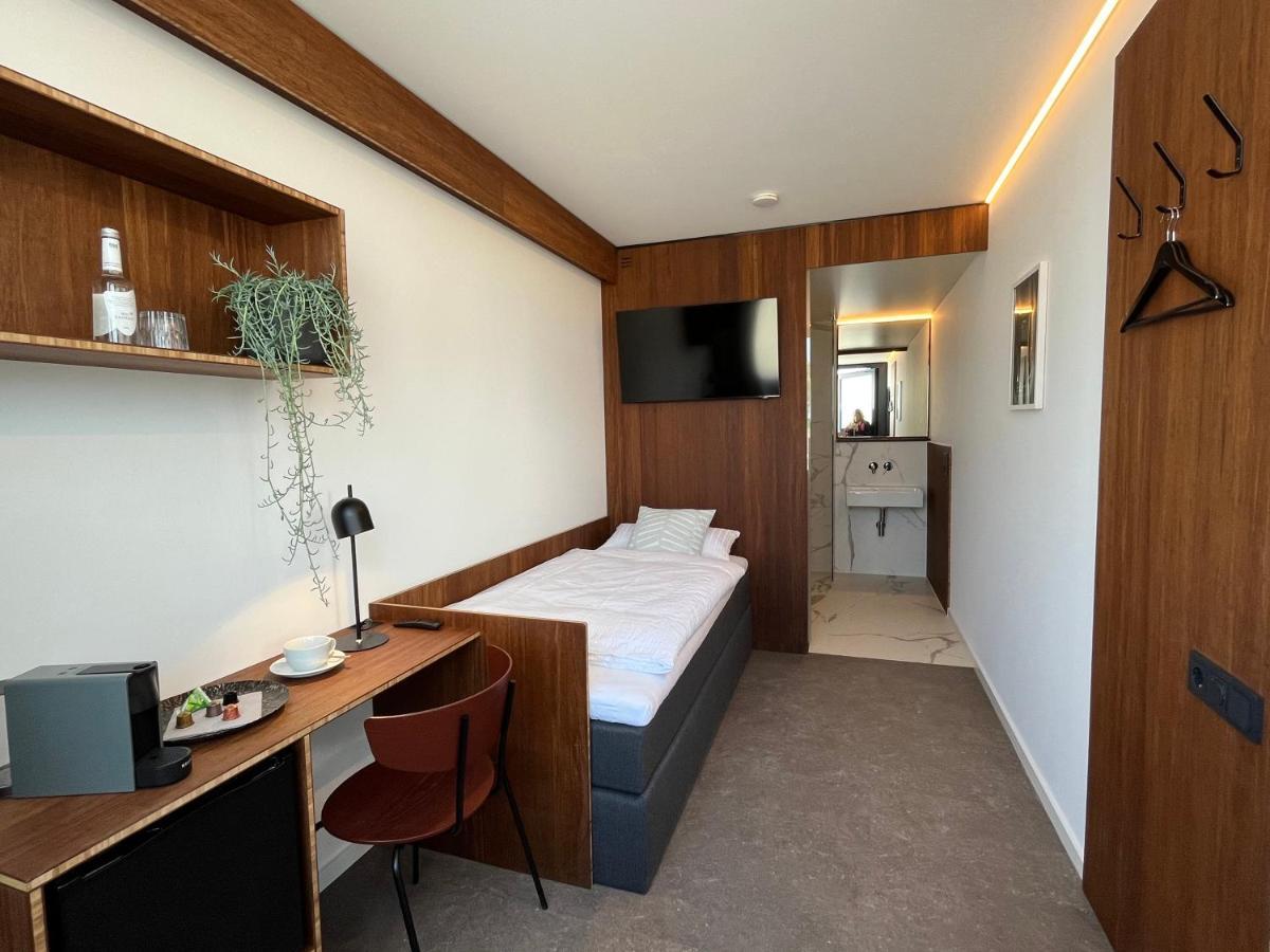Tin Inn - Hueckelhoven - Das Hotel Aus Hochwertig Ausgebauten Ueberseecontainern Εξωτερικό φωτογραφία