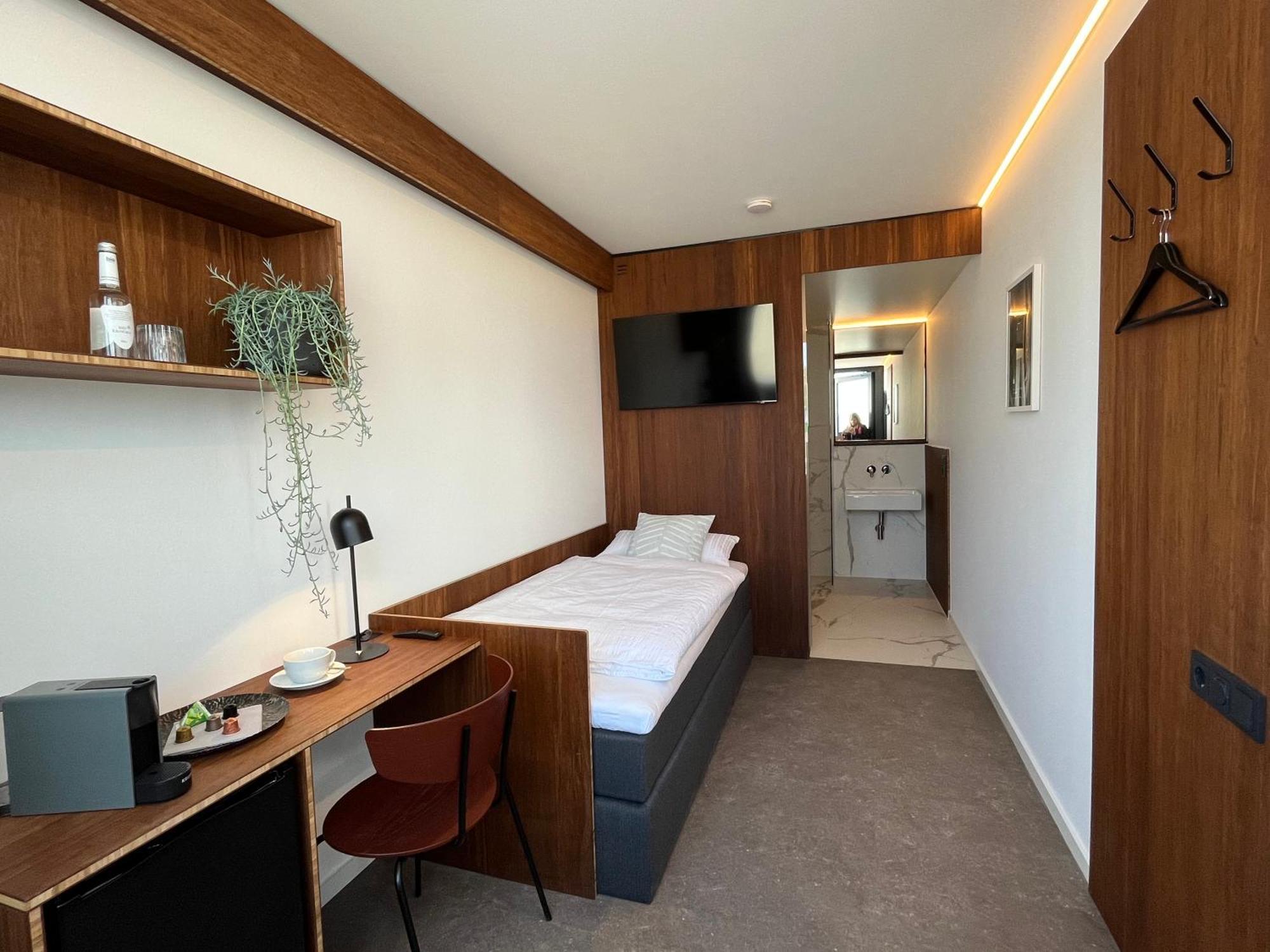Tin Inn - Hueckelhoven - Das Hotel Aus Hochwertig Ausgebauten Ueberseecontainern Εξωτερικό φωτογραφία