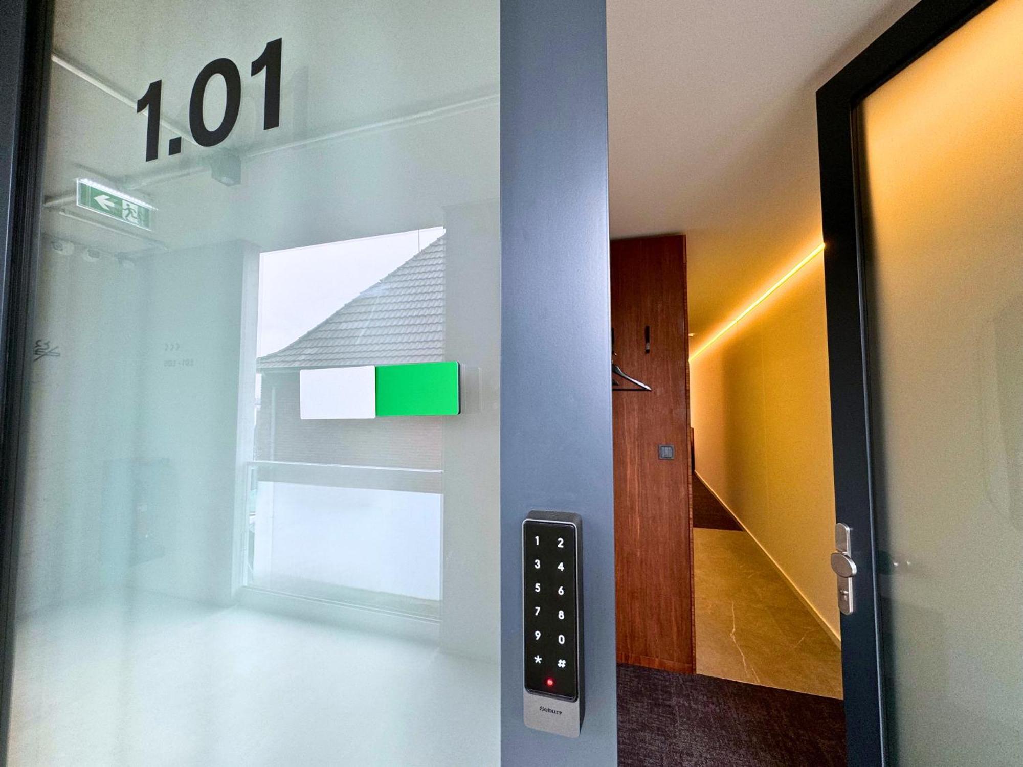 Tin Inn - Hueckelhoven - Das Hotel Aus Hochwertig Ausgebauten Ueberseecontainern Εξωτερικό φωτογραφία