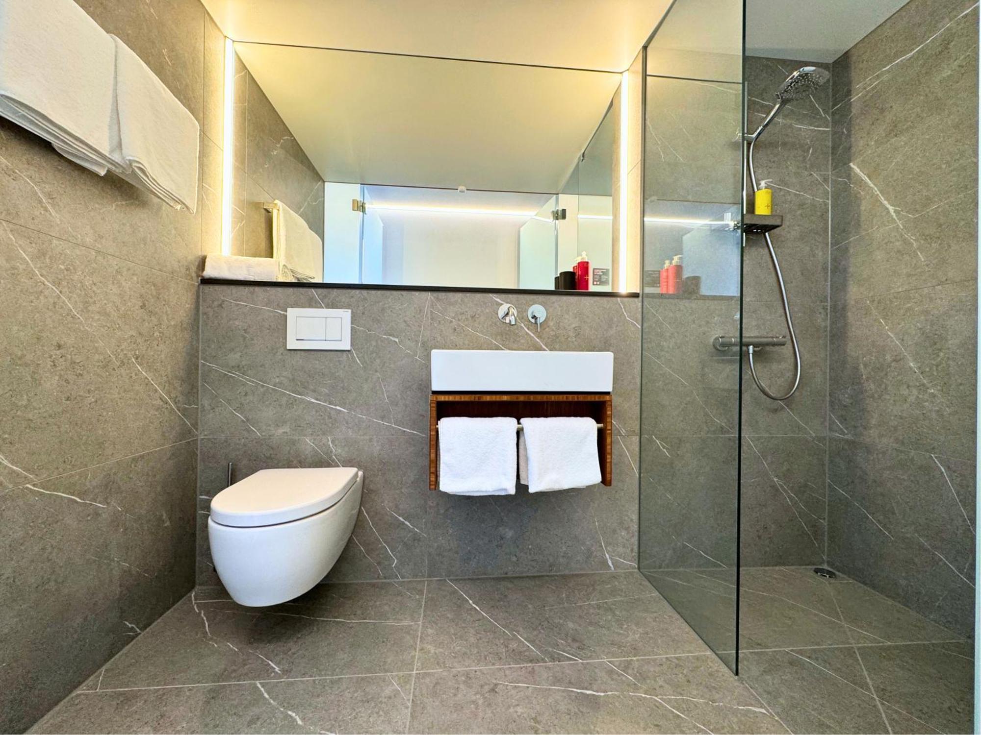 Tin Inn - Hueckelhoven - Das Hotel Aus Hochwertig Ausgebauten Ueberseecontainern Εξωτερικό φωτογραφία